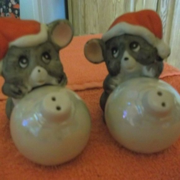 unbranded Other - 4" TALL SALT AND PEPPER  SHAKERS